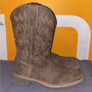 Ariat womens cowboy boot.